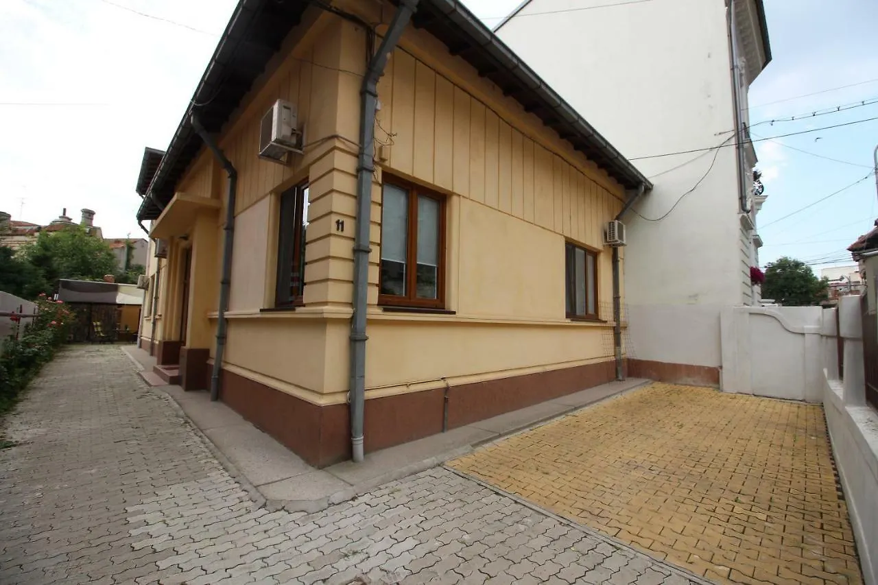Lovely House And Courtyard In City Center Bukarest Lejlighed