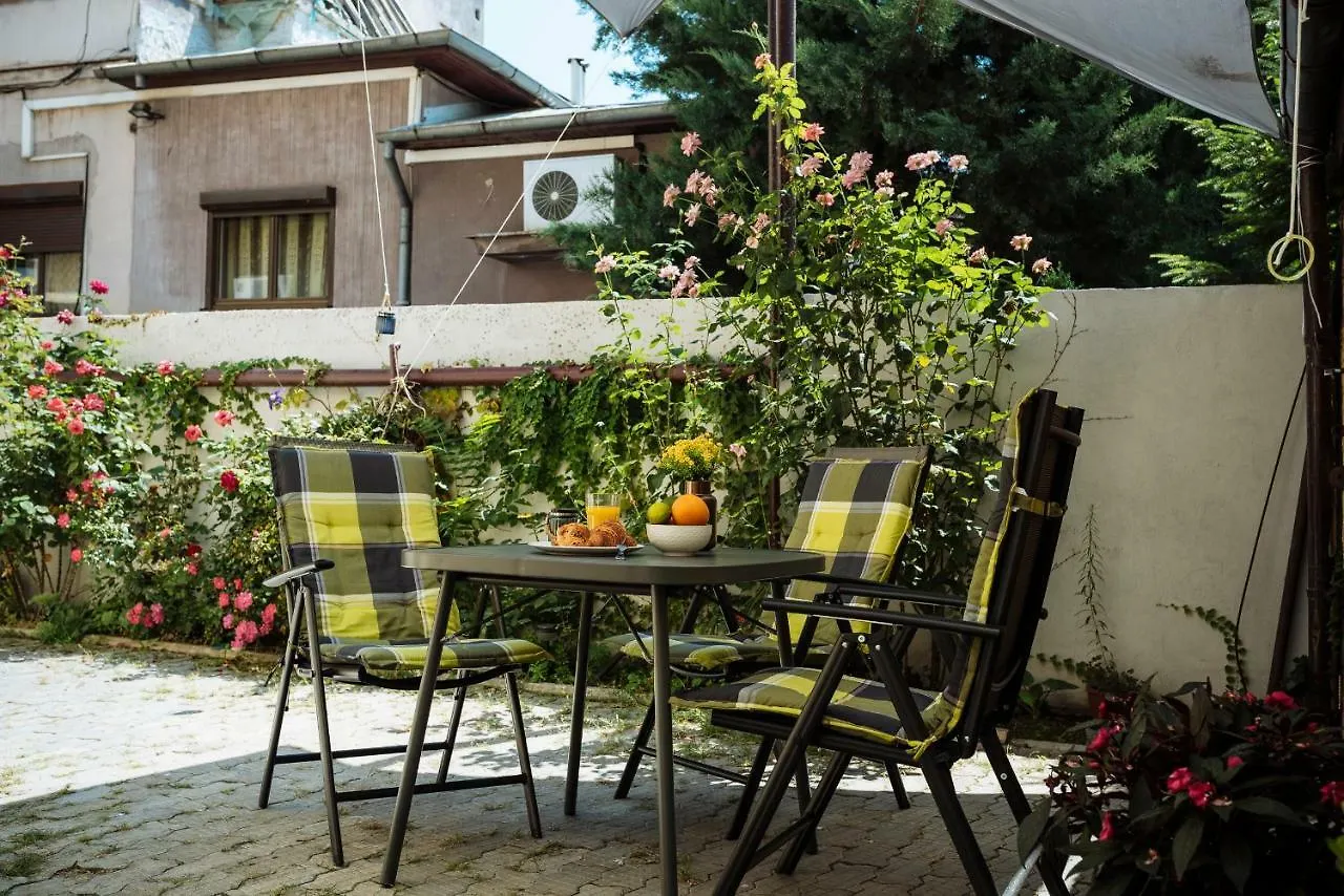 Lovely House And Courtyard In City Center 布加勒斯特 0*,  罗马尼亚